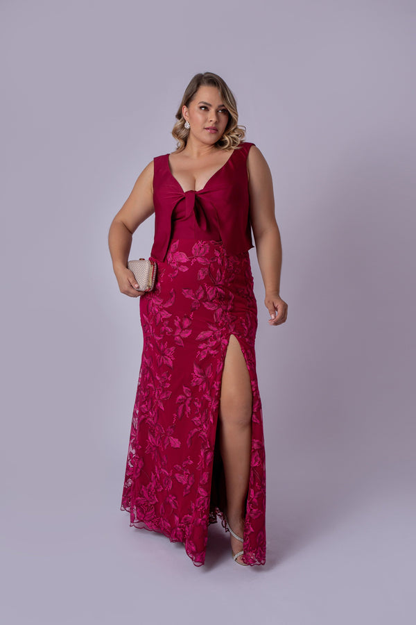 VESTIDO LONGO AMARRAÇÃO FRENTE DECOTE SAIA BORDADA MARSALA